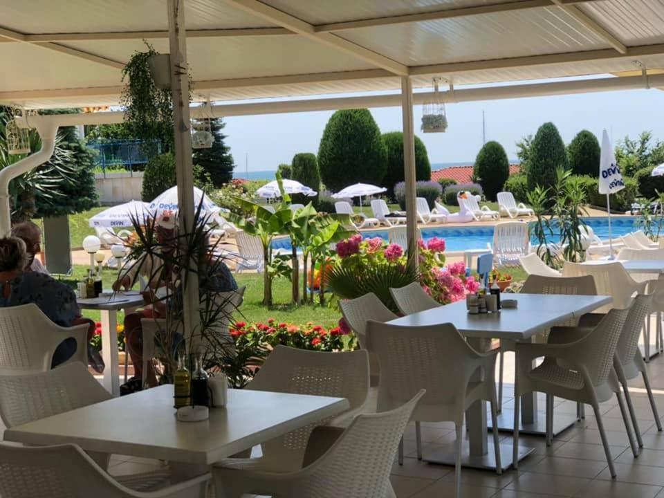 Hotel Riviera Complex 6 Sveti Vlas Esterno foto